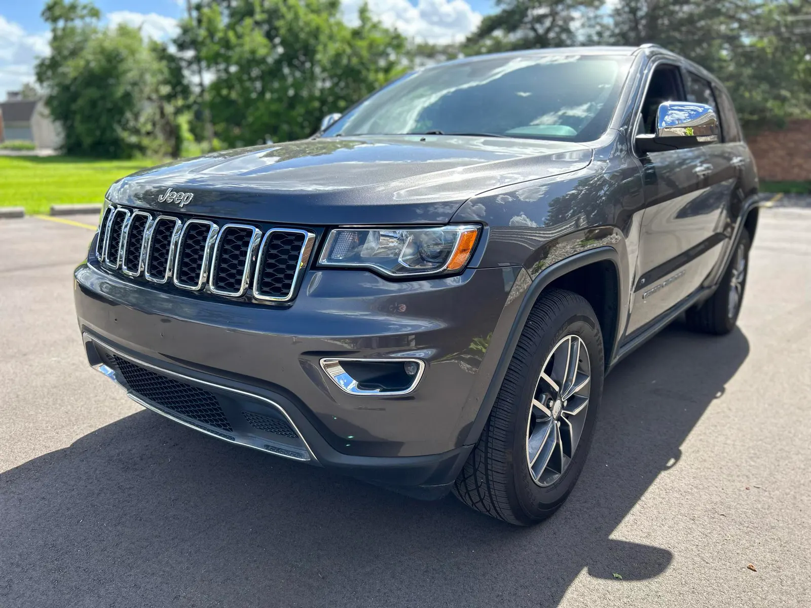 Chrysler Jeep Grand Cherokee photo 2