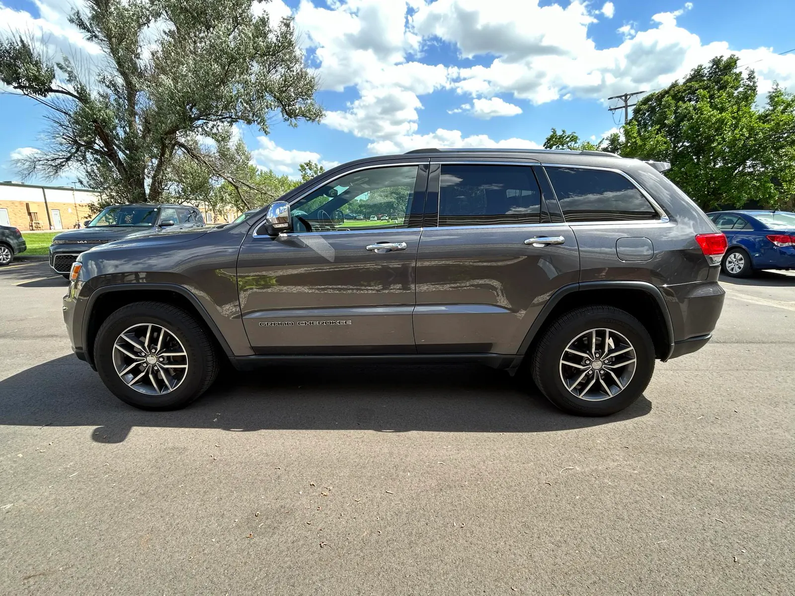 Chrysler Jeep Grand Cherokee photo 4