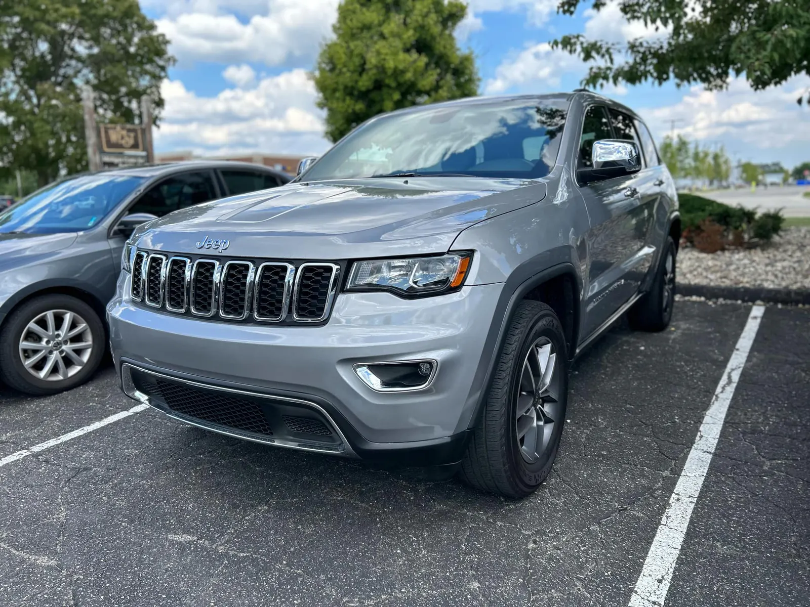 Chrysler Jeep Grand Cherokee photo 2