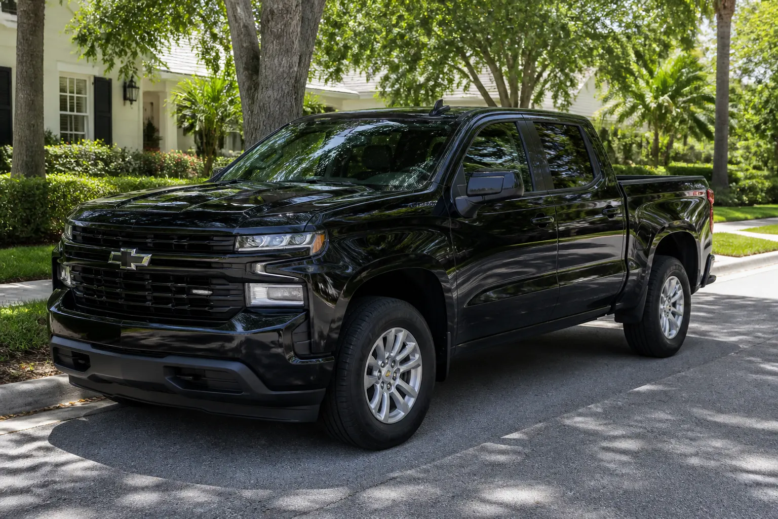 Chevrolet Silverado photo 2