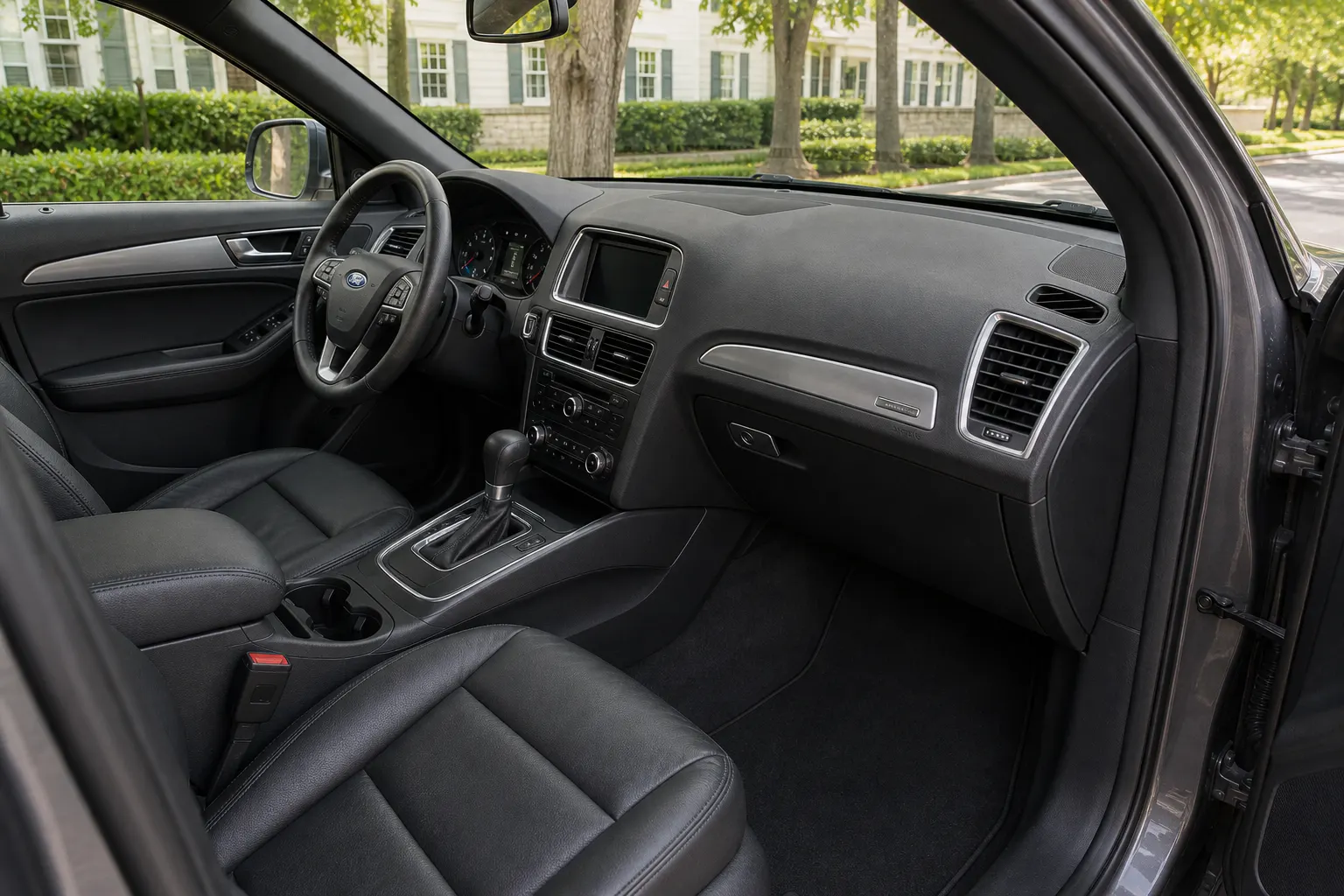 Ford Explorer photo 3