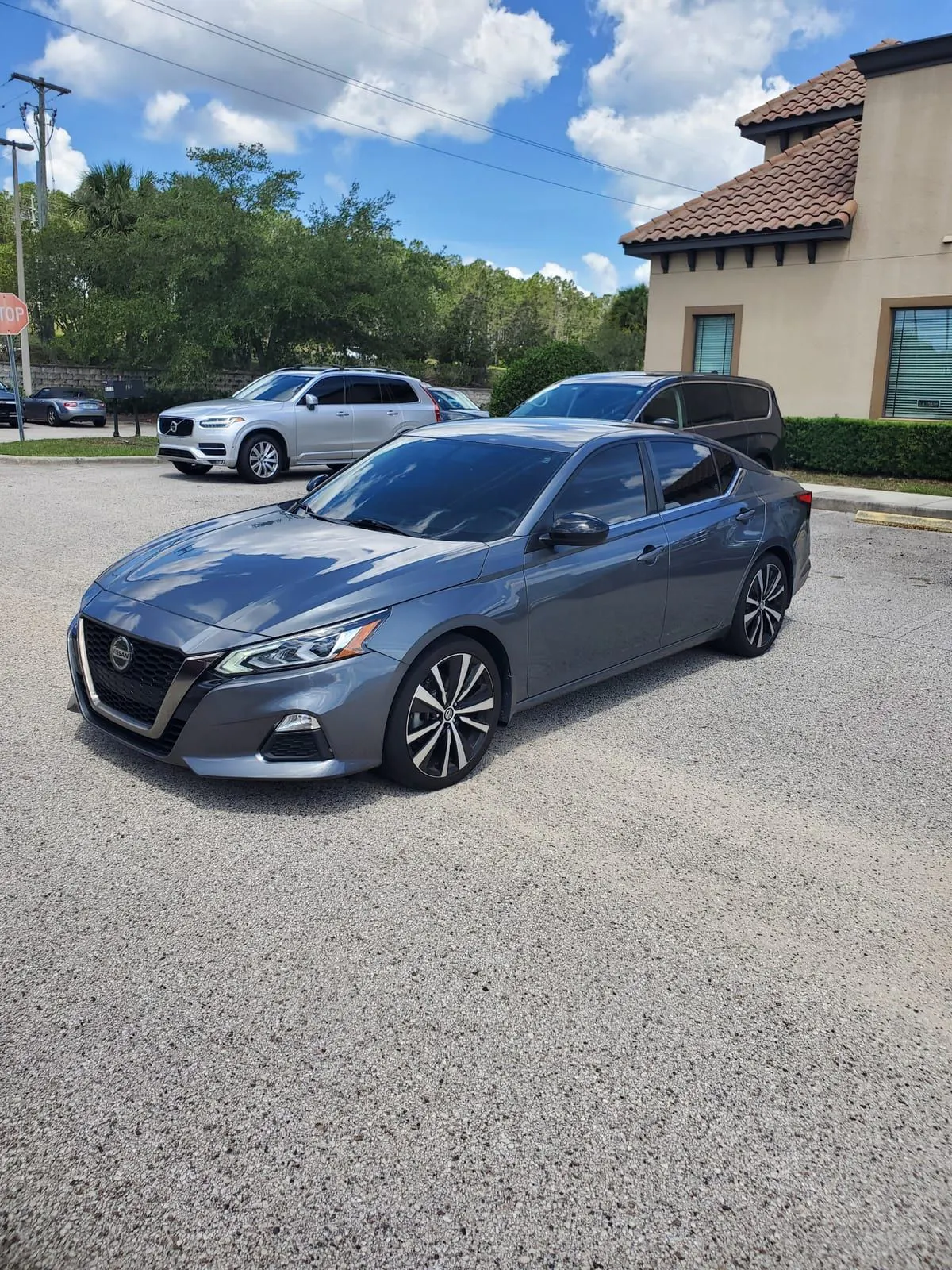 Nissan Altima photo 2
