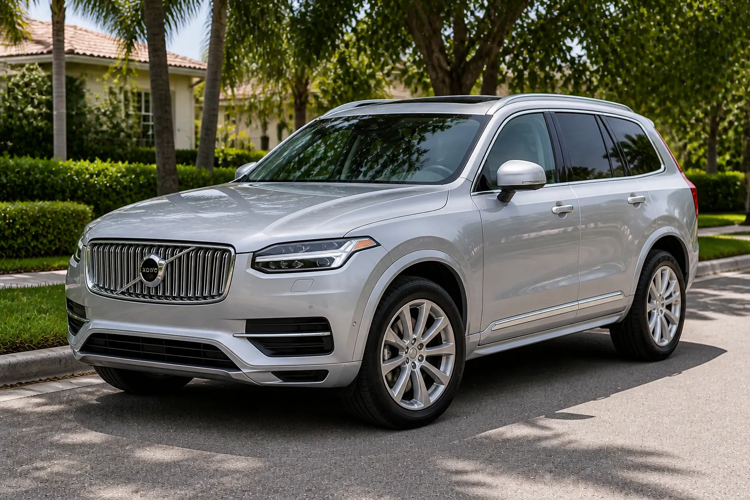Volvo XC90 photo 2